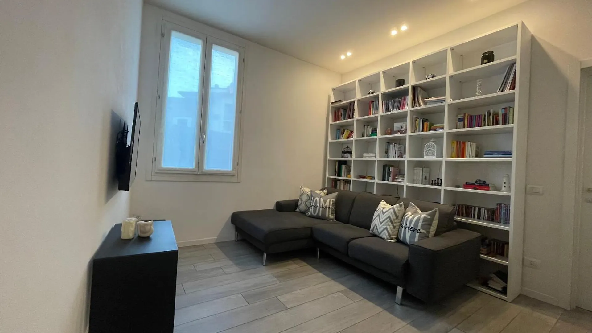 Balsamico Suites 2 - Near Ferrari Museum & Railway Modena Apartment